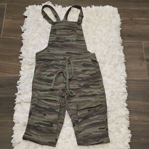 Wallflower Women's Size Small Green Camouflage Overalls